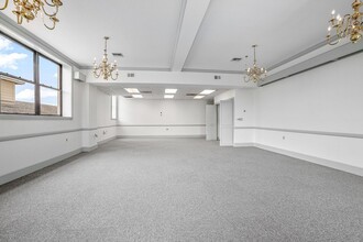 100 E New York Ave, Deland, FL for lease Interior Photo- Image 2 of 6