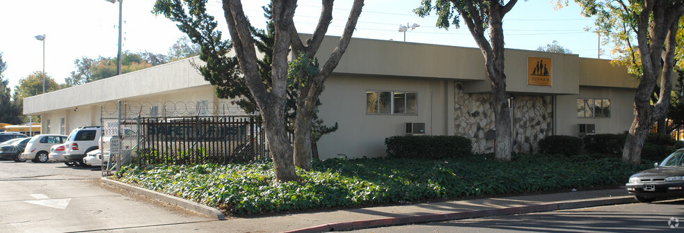 1025 Shary Cir, Concord, CA for lease - Primary Photo - Image 1 of 2