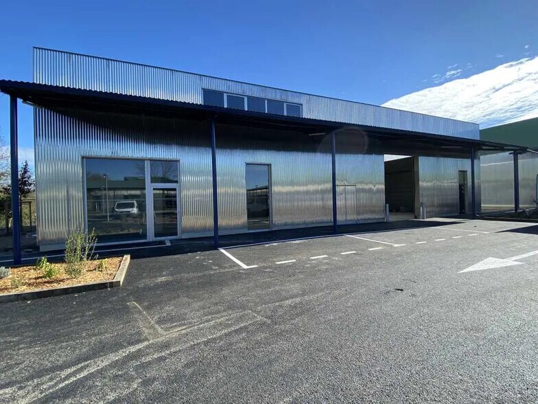 Flex in Le Bouscat for sale - Building Photo - Image 1 of 9