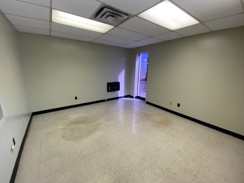 2816 N Sheridan Rd, Tulsa, OK for lease - Interior Photo - Image 2 of 8