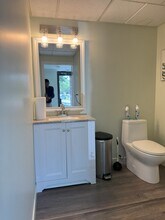 939 N Plum Grove Rd, Schaumburg, IL for lease Interior Photo- Image 2 of 8