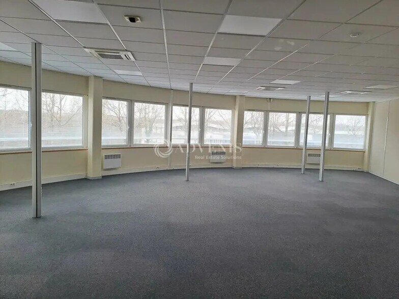 Office in Carquefou for lease - Interior Photo - Image 3 of 6