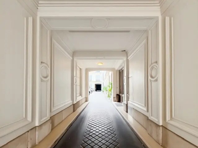 Office in Paris for lease - Building Photo - Image 3 of 5