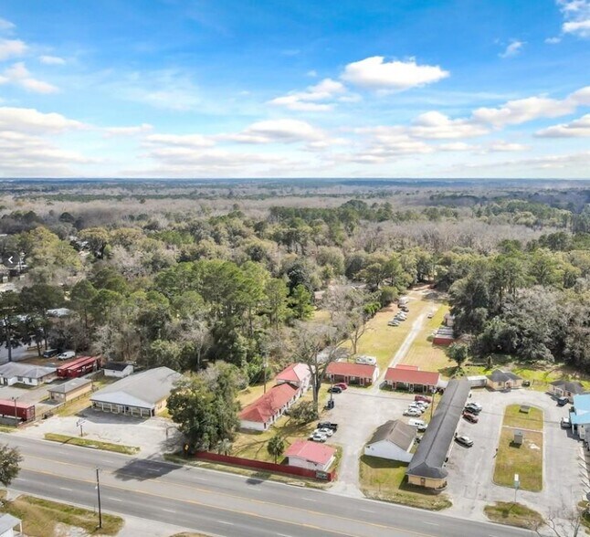 5013 Ogeechee Rd, Savannah, GA 31405