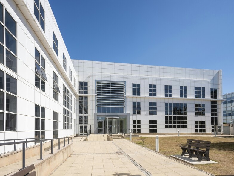 1 Lochside Av, Edinburgh for lease - Building Photo - Image 3 of 18