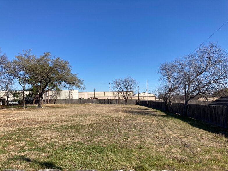 1218 W Shady Grove Rd, Grand Prairie, TX for sale - Building Photo - Image 3 of 6