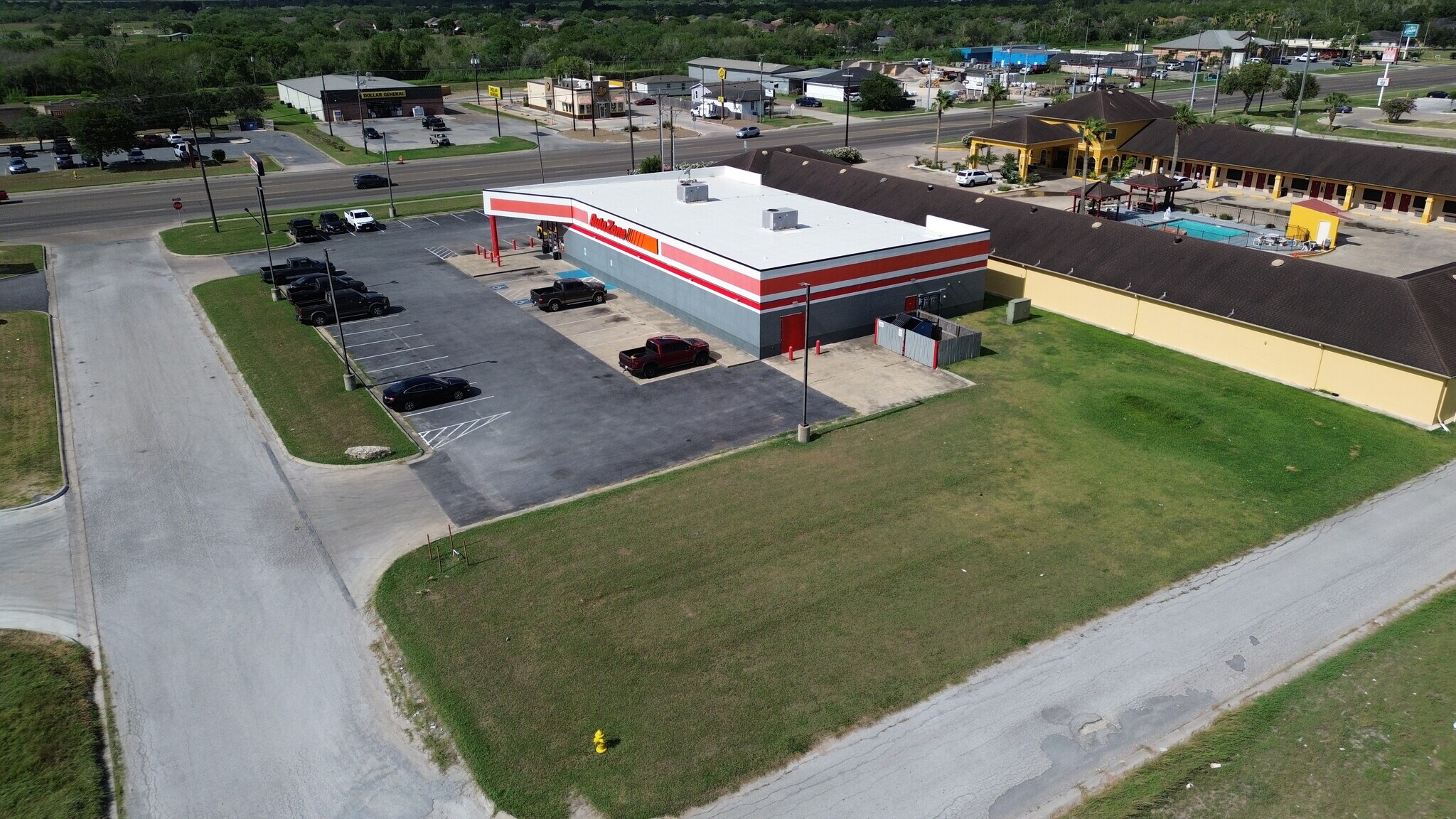 902 W Ocean Blvd, Los Fresnos, TX 78566 AutoZone