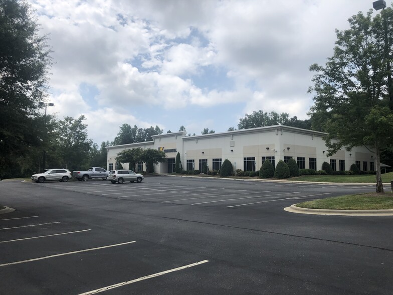 1662 Macmillan Park Dr, Fort Mill, SC for lease - Building Photo - Image 1 of 11