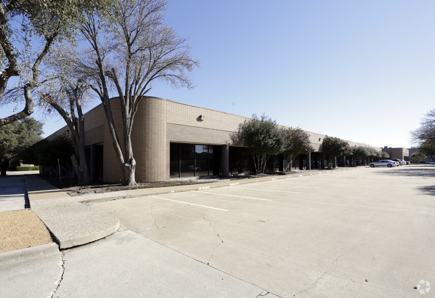 1840 N Greenville Ave, Richardson, TX for sale - Building Photo - Image 3 of 13