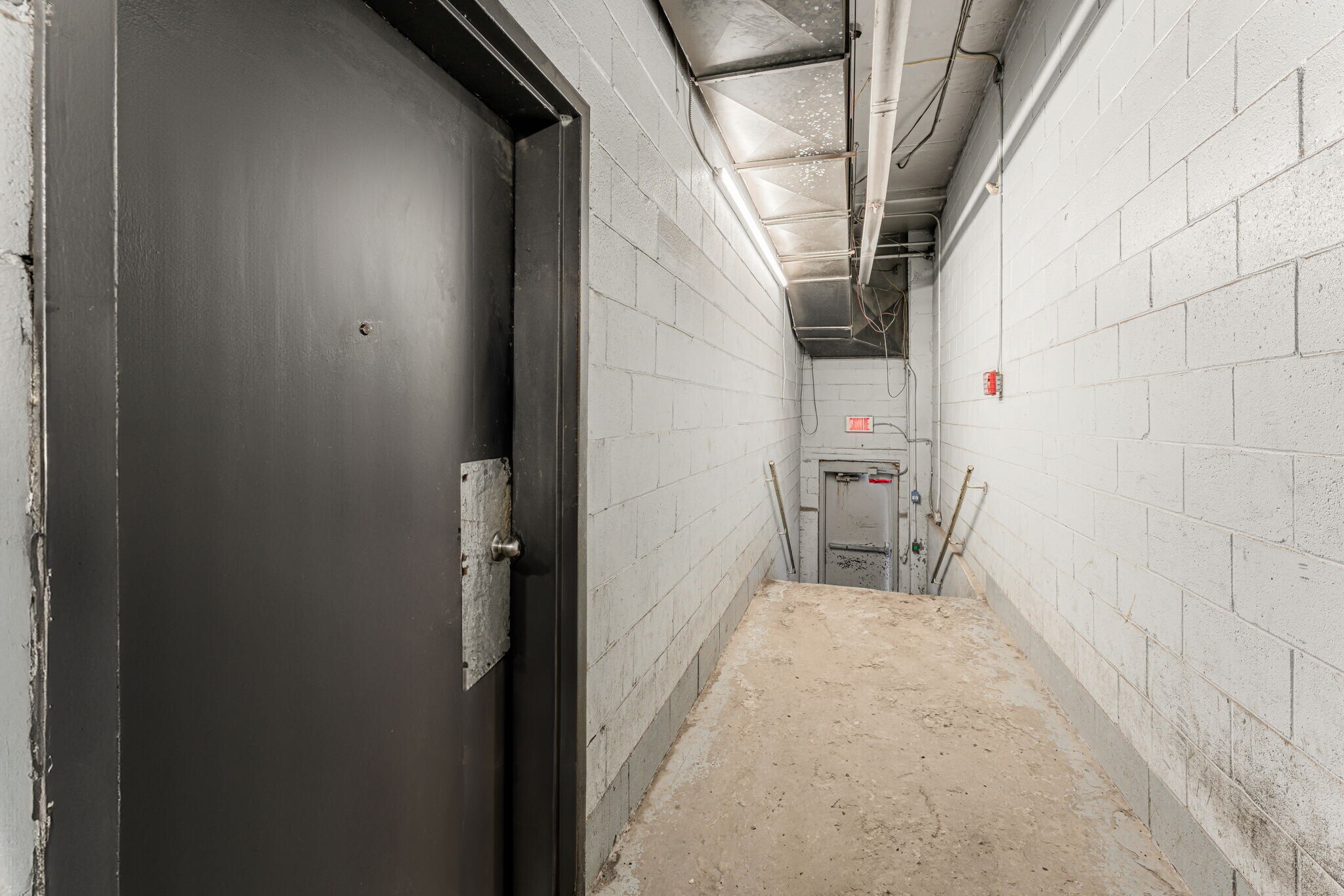 160 Rue Saint-Viateur E, Montréal, QC for lease Building Photo- Image 1 of 3