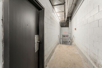 160 Rue Saint-Viateur E, Montréal, QC for lease Building Photo- Image 1 of 3