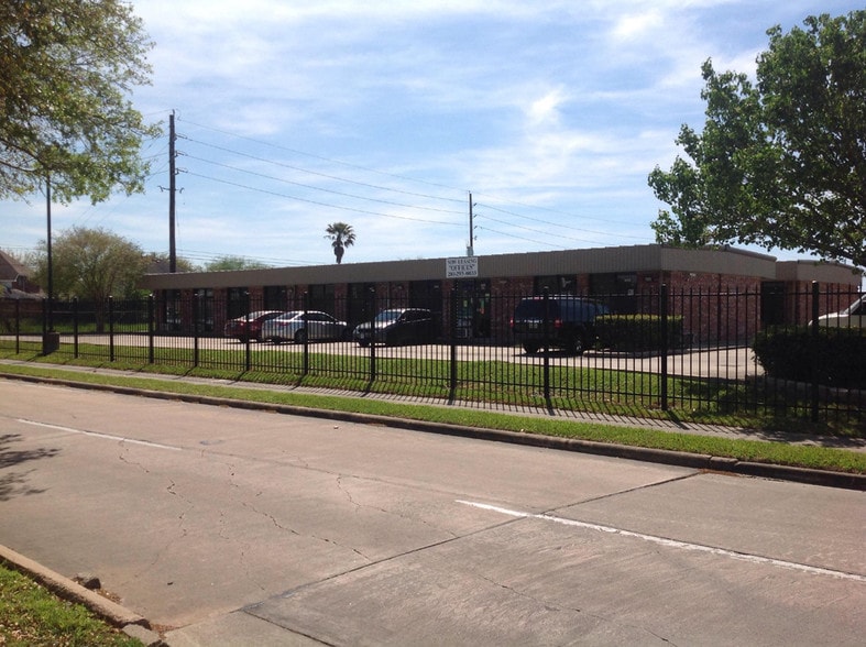 12455 Westpark Dr, Houston, TX for lease - Building Photo - Image 2 of 16