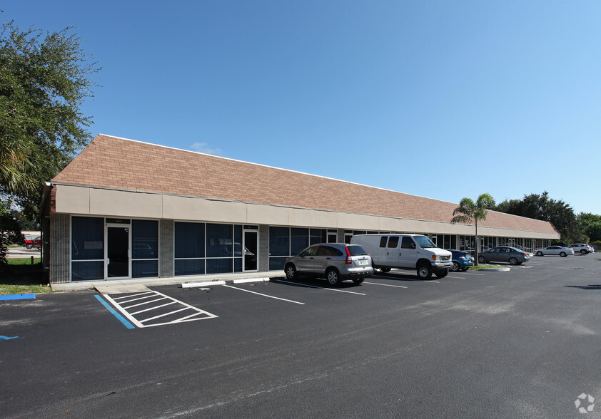 1402-1472 Old Dixie Hwy, Vero Beach, FL for lease - Primary Photo - Image 1 of 35