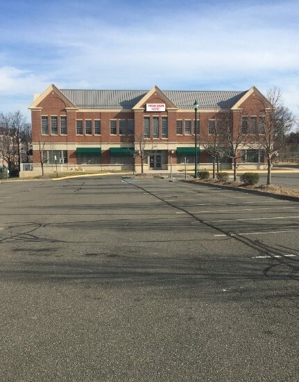 4545 Daisy Reid Ave, Woodbridge, VA for lease Primary Photo- Image 1 of 5