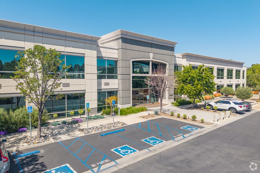 31111 Agoura Rd, Westlake Village, CA for lease - Building Photo - Image 1 of 16