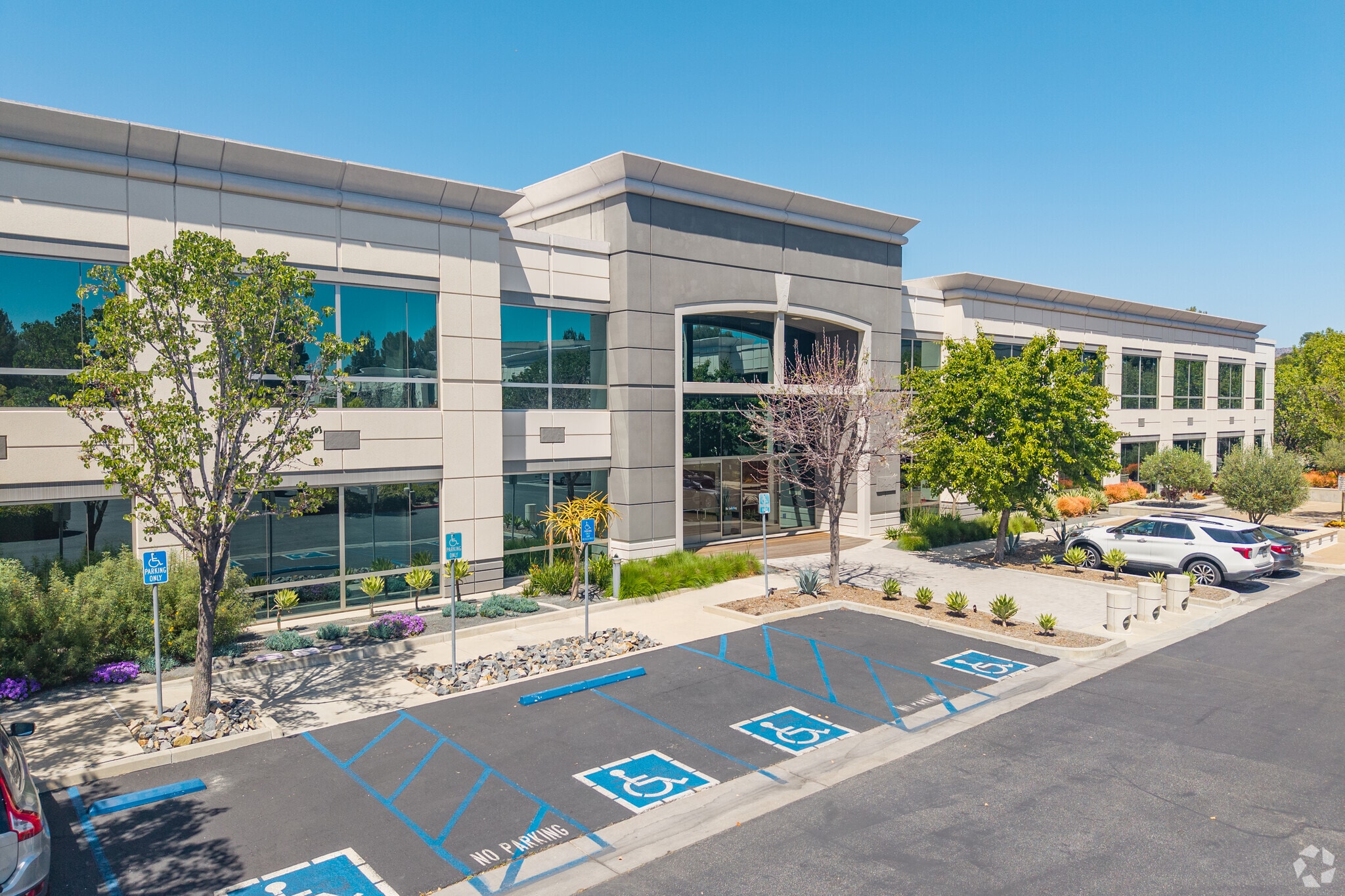31111 Agoura Rd, Westlake Village, CA for lease Building Photo- Image 1 of 17