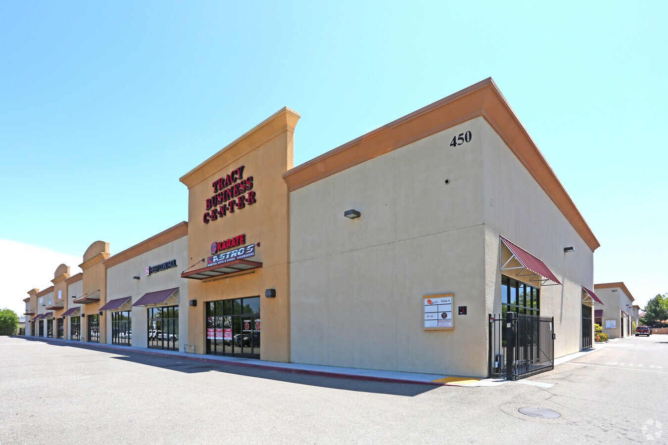 450 W Larch Rd, Tracy, CA 95304