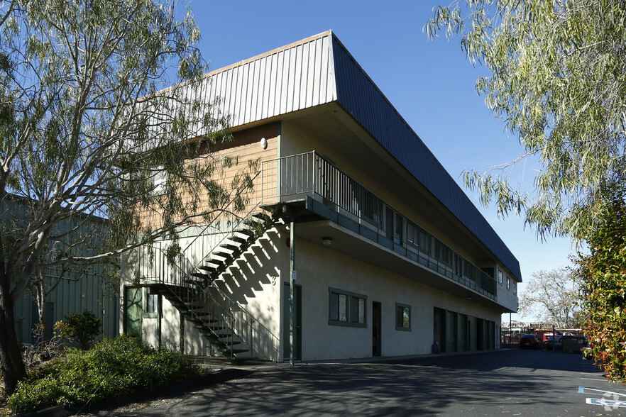 8 Hangar Way, Watsonville, CA for sale - Primary Photo - Image 1 of 1