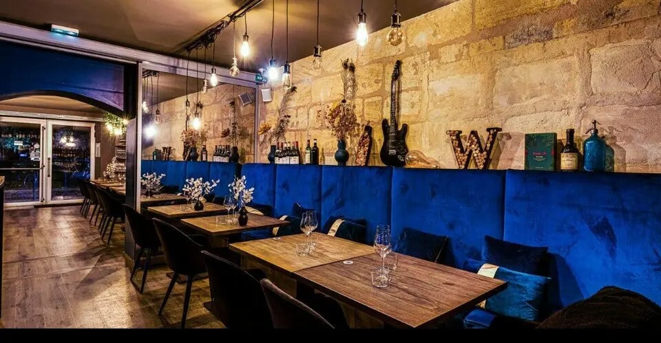 Retail in Bordeaux for lease - Interior Photo - Image 1 of 3