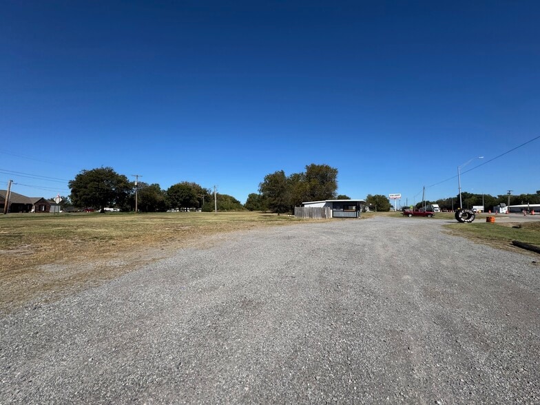 313 Blake Dr, Wagoner, OK for sale - Primary Photo - Image 1 of 8