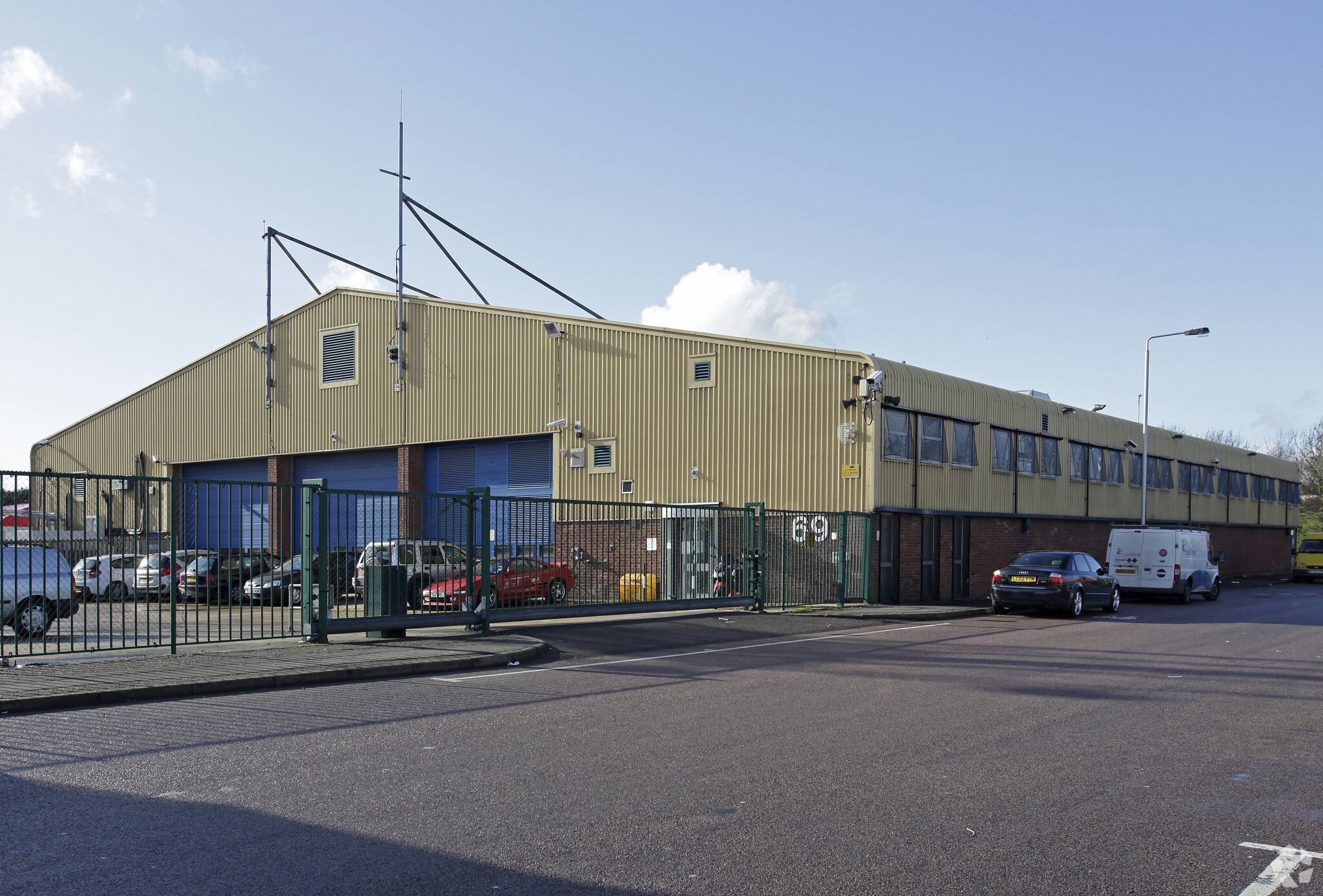 69 Imperial Way, Croydon for sale Primary Photo- Image 1 of 1