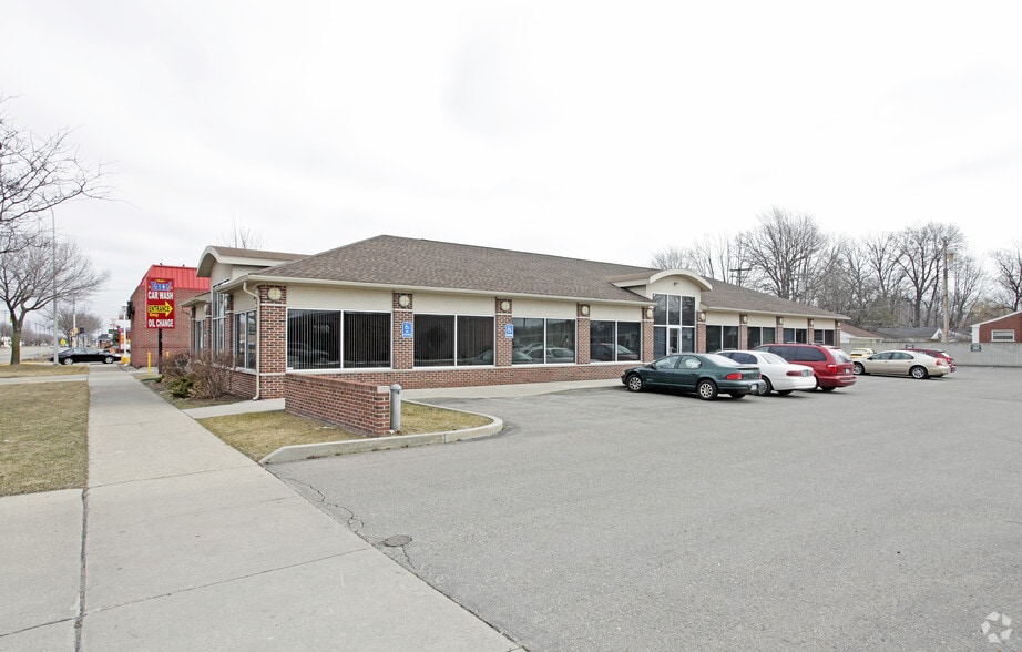 21600 Harper Ave, Saint Clair Shores, MI for sale - Primary Photo - Image 1 of 1