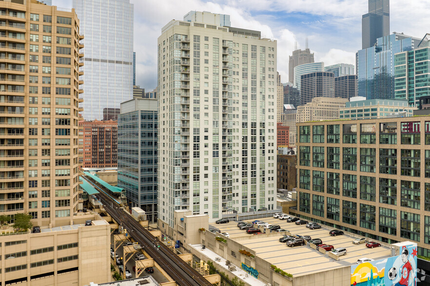 180 N Jefferson St, Chicago, IL for lease - Aerial - Image 3 of 4