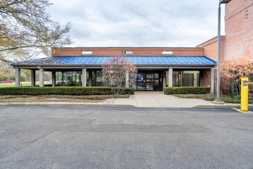 1455 S Barrington Rd, Barrington, IL for lease - Building Photo - Image 1 of 10