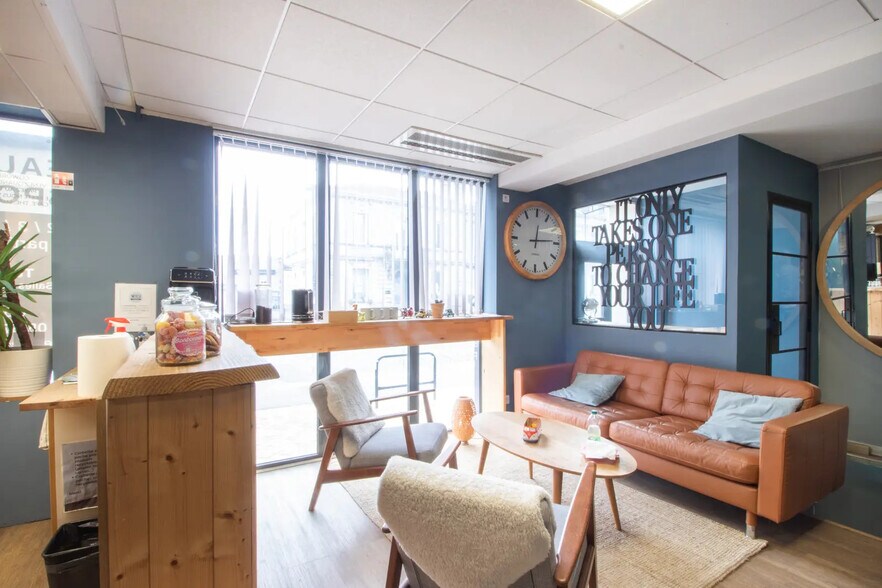 71 Boulevard Du Président Wilson, Bordeaux for sale - Interior Photo - Image 1 of 4