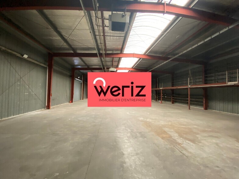 Industrial in Vitrolles for lease - Building Photo - Image 3 of 8