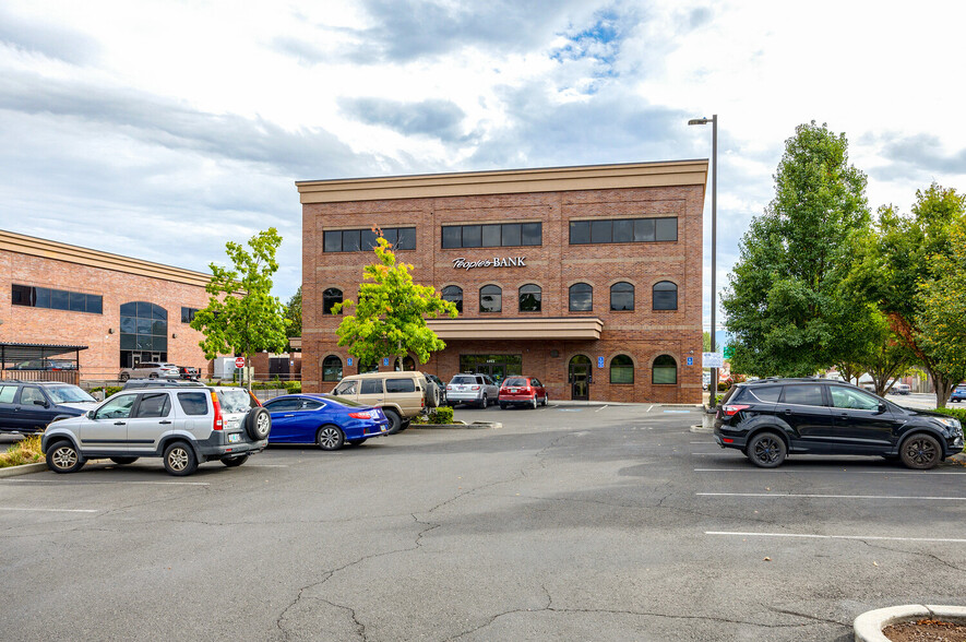 1311 E Barnett Rd, Medford, OR for lease - Building Photo - Image 3 of 31