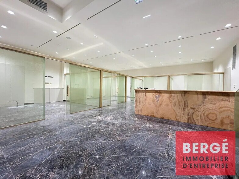 Retail in Cannes for lease - Interior Photo - Image 3 of 11