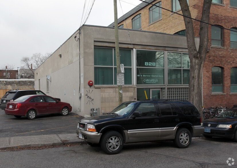 828 Richmond St W, Toronto, ON for lease - Building Photo - Image 2 of 2