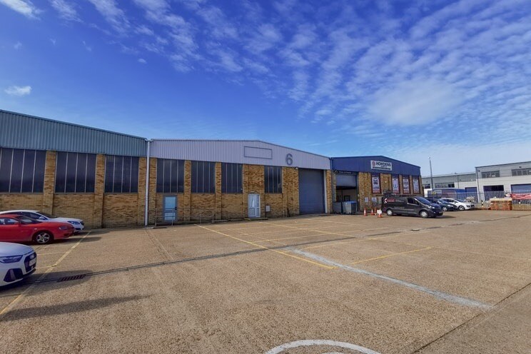 Davis Rd, Chessington for sale Building Photo- Image 1 of 1