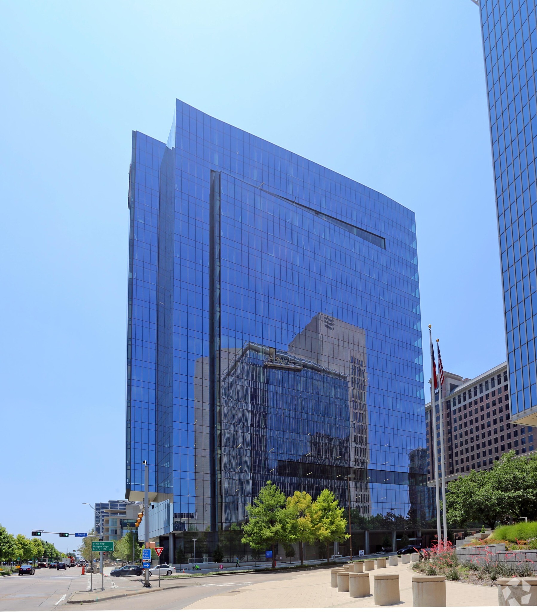 2121 Pearl St, Dallas, TX 75201 - PwC Tower | LoopNet.com