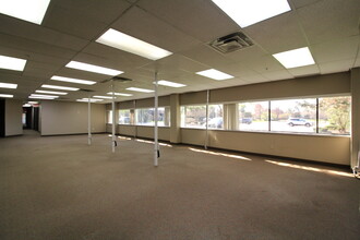 560-580 Kirts Blvd, Troy, MI for lease Interior Photo- Image 2 of 3