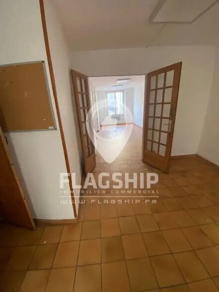 Office in Paris for lease - Interior Photo - Image 2 of 4
