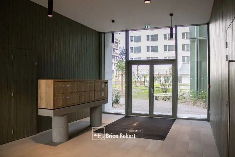 Office in Lyon for lease - Interior Photo - Image 3 of 3