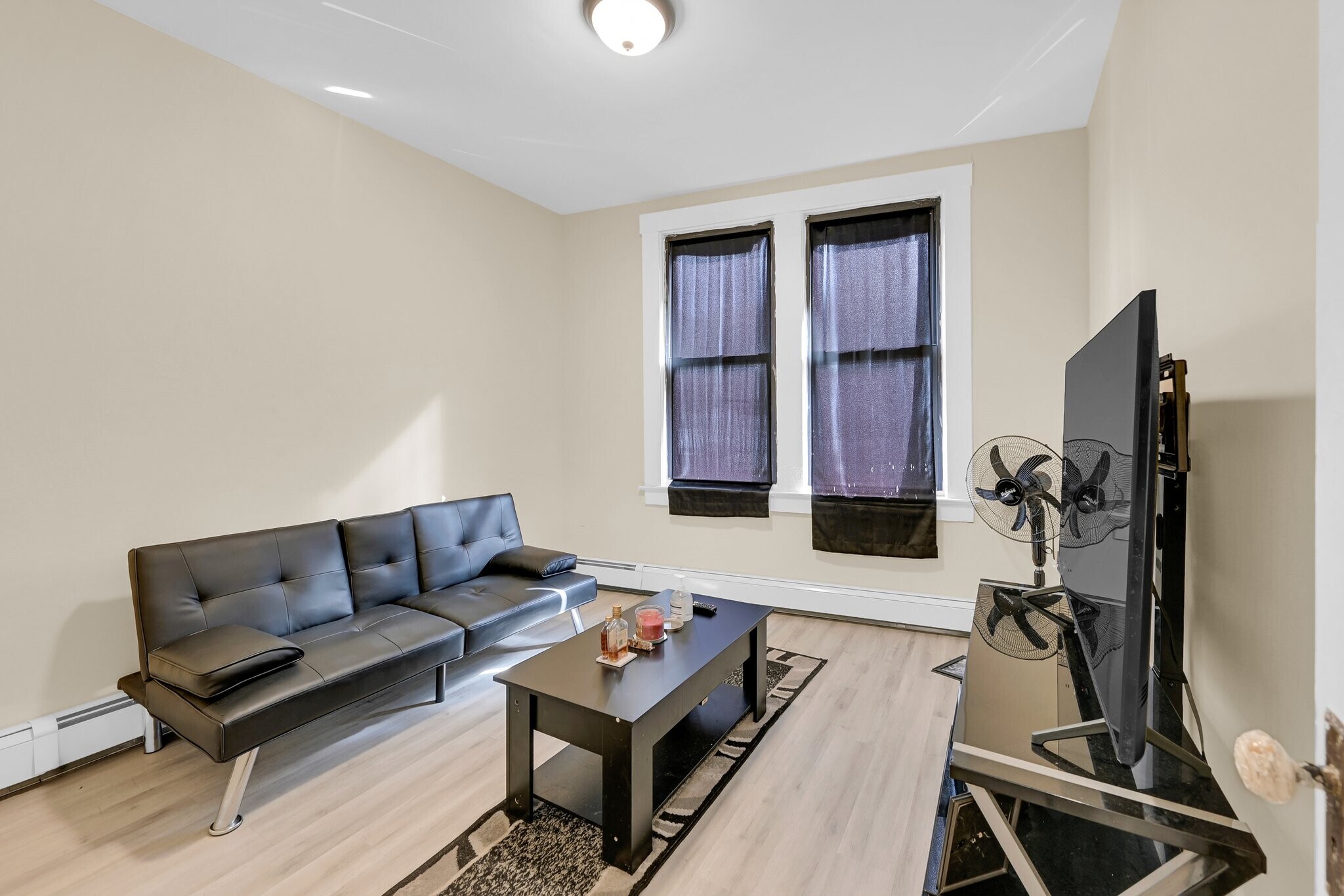 3335 Tuckahoe Rd, Yonkers, NY 10710 Free Market * Tenants Pay Utilities * Yonkers