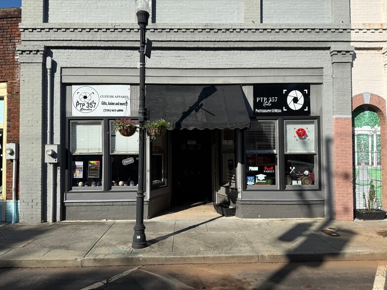 923 Commercial St, Conyers, GA for sale - Building Photo - Image 2 of 21