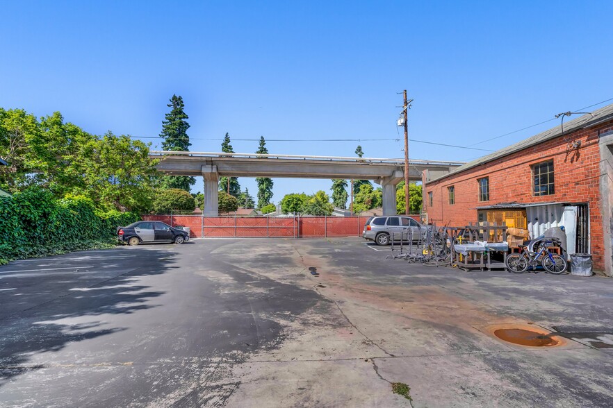 21602-21612 Western Blvd, Hayward, CA for lease - Building Photo - Image 2 of 8