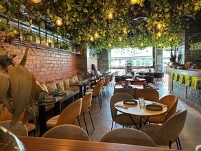 Retail in Barcelona, Barcelona for lease Interior Photo- Image 1 of 16