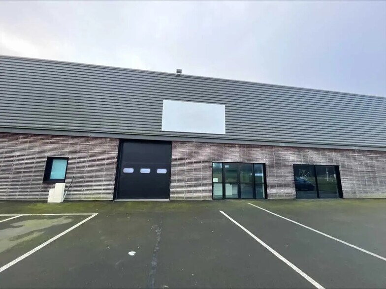 Flex in Bruz for lease - Building Photo - Image 1 of 7