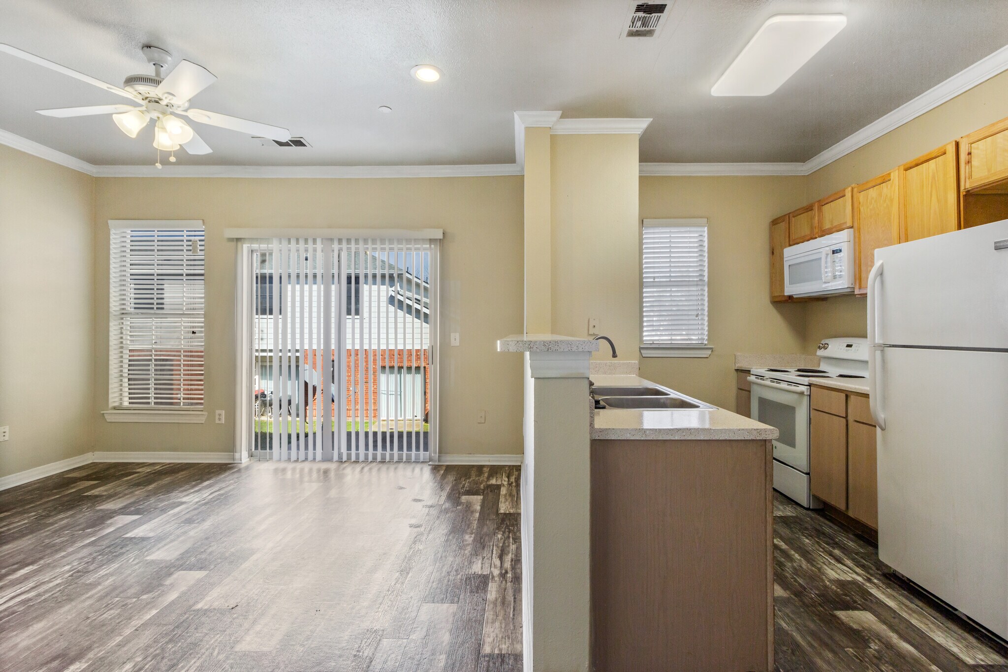 3245 Simpson Stuart Rd, Dallas, TX 75241 Homes of Persimmon Townhomes