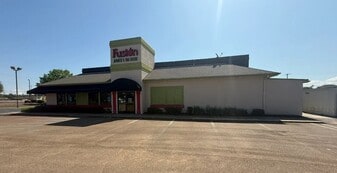 1002 Treetops Blvd, Flowood MS - Commercial Kitchen