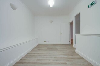 3 Gainsford St, London for lease Interior Photo- Image 1 of 7