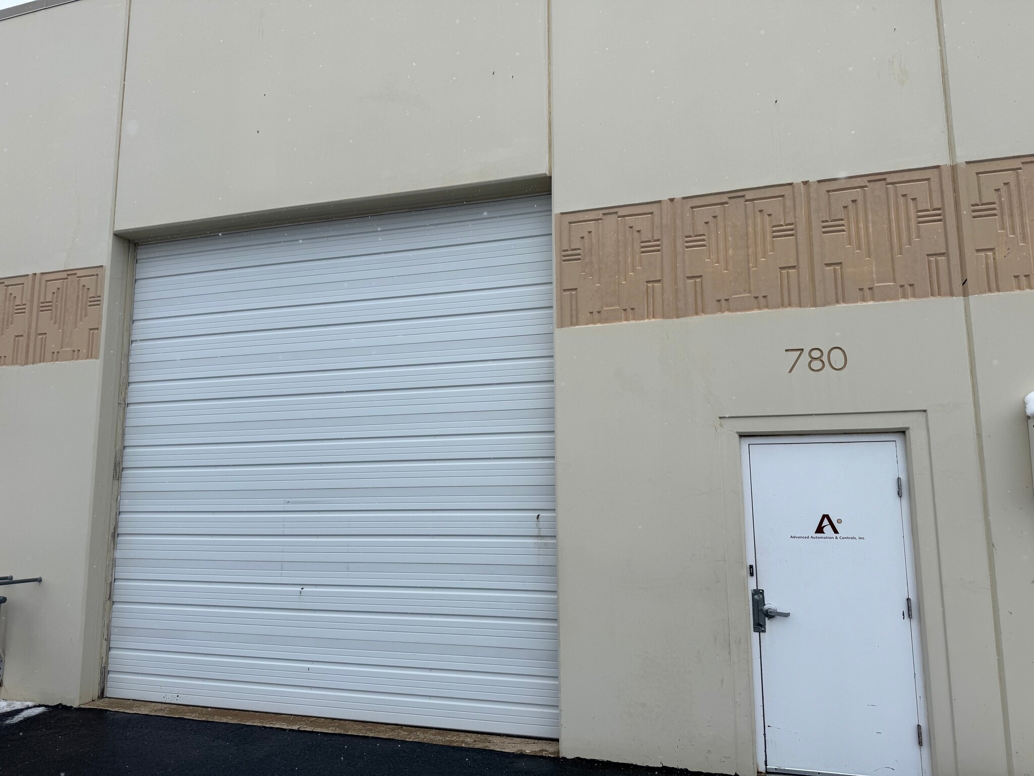 780 Ridgeview Dr, Mchenry, IL for sale Primary Photo- Image 1 of 9