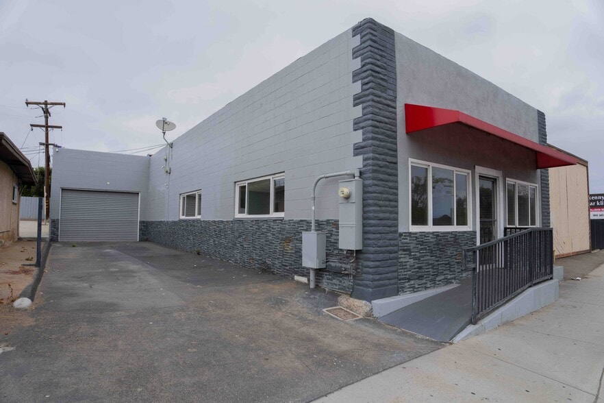 410 Vista Village Dr, Vista, CA for sale - Building Photo - Image 3 of 17