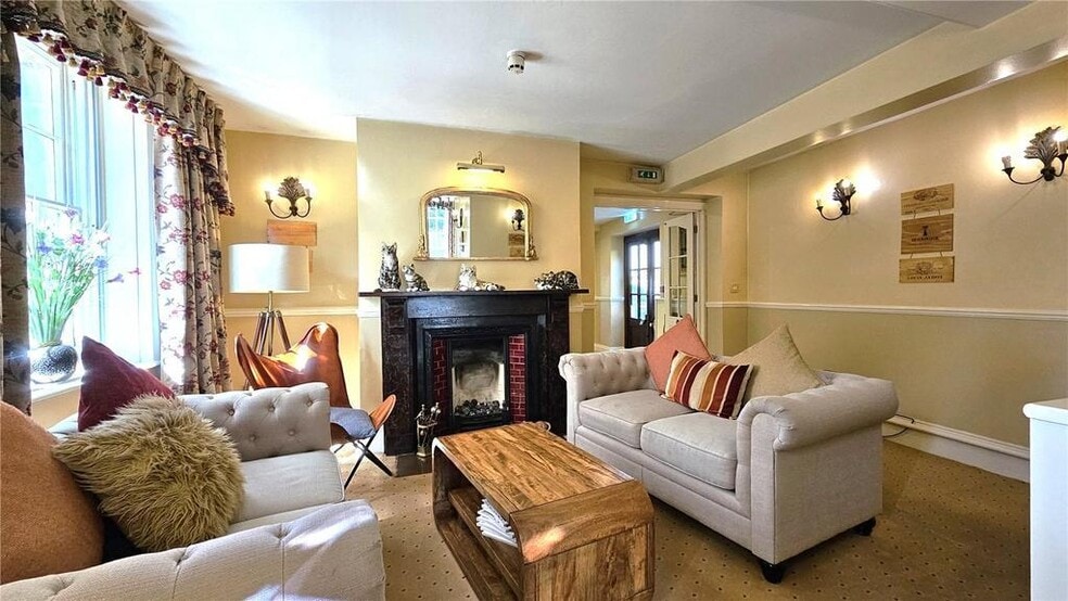 4-6 Bleke St, Shaftesbury for sale - Interior Photo - Image 3 of 17