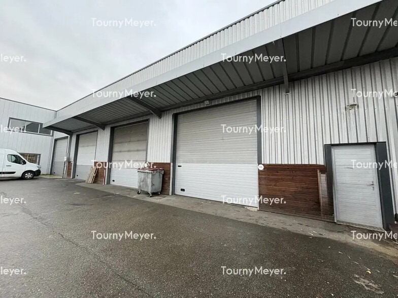Office in Mondouzil for lease - Building Photo - Image 2 of 11